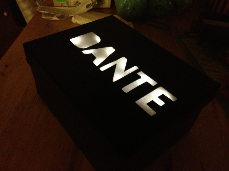 scatola con nome che si illumina