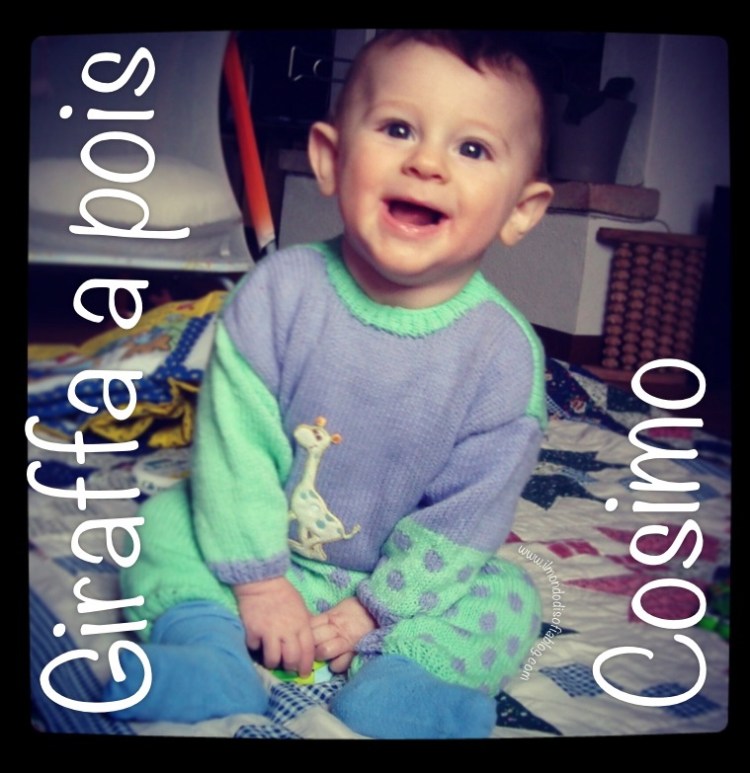 Tutina a maglia con giraffa a pois