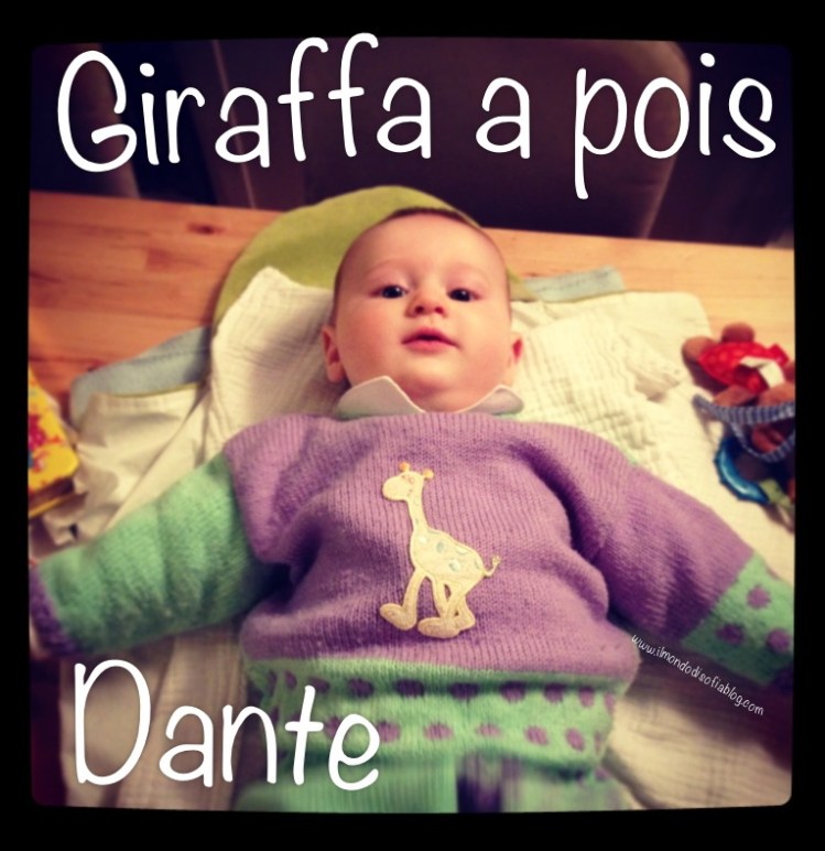 Tutina a maglia con giraffa a pois