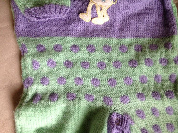 Tutina a maglia con giraffa a pois